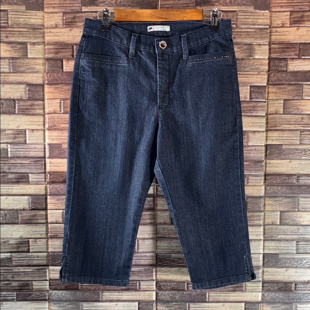 EUC Women’s  Lee Capri Blue Jeans Size 28
